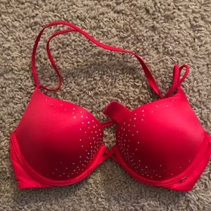 Victoria’s Secret “very sexy push up” 32d